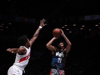 BROOKLYN, NY - NOVEMBER 28: Spencer Dinwiddie #26 of the Brooklyn Nets shoots a three point basket against the Toronto Raptors during the In-Season Tournament on November 28, 2023 at Barclays Center in Brooklyn, New York. NOTE TO USER: User expressly acknowledges and agrees that, by downloading and or using this Photograph, user is consenting to the terms and conditions of the Getty Images License Agreement. Mandatory Copyright Notice: Copyright 2023 NBAE (Photo by Nathaniel S. Butler/NBAE via Getty Images)