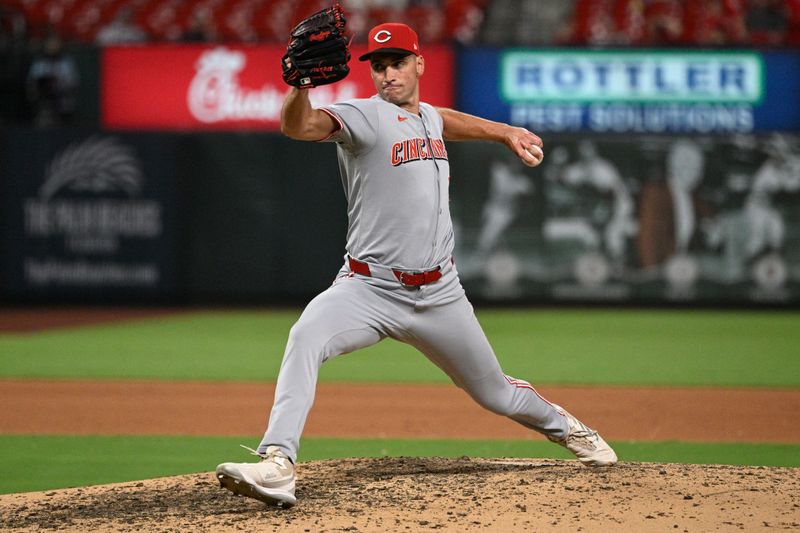Sep 16, 2025; St. Louis, Missouri, USA; Cincinnati Reds relief pitcher Brent Suter (31) pitches against the St. Louis Cardinals in the eighth inning at Busch Stadium. Mandatory Credit: Joe Puetz-Imagn Images