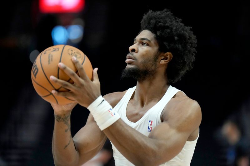 PORTLAND, OREGON - NOVEMBER 01: Scoot Henderson #00 of the Portland Trail Blazers warms up prior to a game against the Oklahoma City Thunder at Moda Center on November 01, 2024 in Portland, Oregon. NOTE TO USER: User expressly acknowledges and agrees that, by downloading and or using this photograph, User is consenting to the terms and conditions of the Getty Images License Agreement. (Photo by Soobum Im/Getty Images)