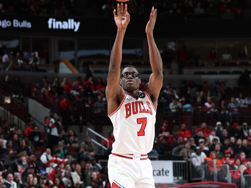 CHICAGO, IL - FEBRUARY 4: Jalen Smith #7 of the Chicago Bulls shoots the ball during the game against the Miami Heat  on February 4 2025 at United Center in Chicago, Illinois. NOTE TO USER: User expressly acknowledges and agrees that, by downloading and or using this photograph, User is consenting to the terms and conditions of the Getty Images License Agreement. Mandatory Copyright Notice: Copyright 2025 NBAE (Photo by Jeff Haynes/NBAE via Getty Images)