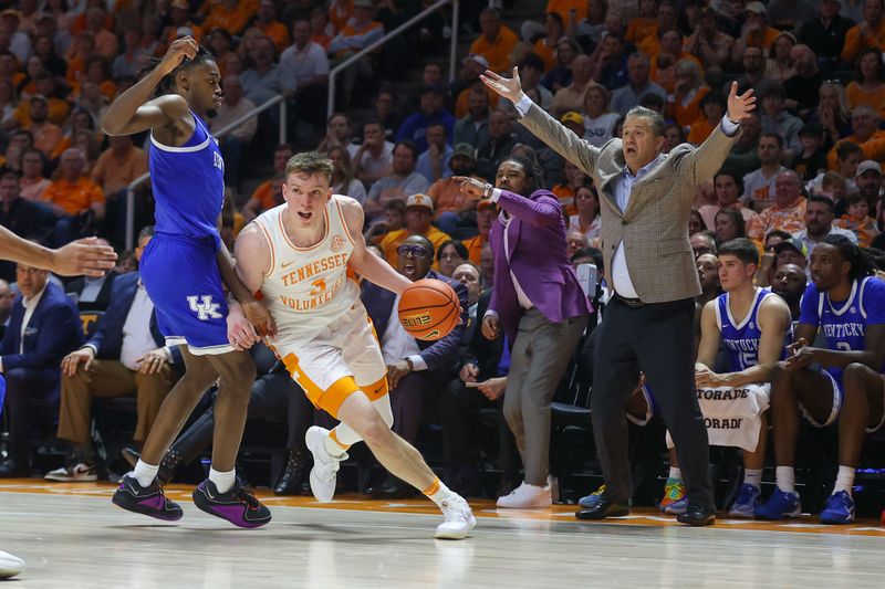 Mar 9, 2024; Knoxville, Tennessee, USA; Tennessee Volunteers guard Dalton Knecht (3) moves the ball against the Kentucky Wildcats during the first half at Thompson-Boling Arena at Food City Center. Mandatory Credit: Randy Sartin-USA TODAY Sports