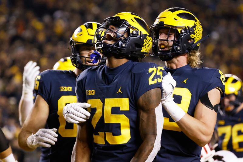 Nov 6, 2021; Ann Arbor, Michigan, USA; Michigan Wolverines running back Hassan Haskins (25)  his celebrates touchdown with tight end Luke Schoonmaker (86) and  tight end Carter Selzer (89) in the first half against the Indiana Hoosiers  at Michigan Stadium. Mandatory Credit: Rick Osentoski-USA TODAY Sports