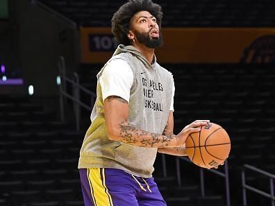 LOS ANGELES, CA - NOVEMBER 12: Anthony Davis #3 of the Los Angeles Lakers warms up before the game against the Portland Trail Blazers on November 12, 2023 at Crypto.Com Arena in Los Angeles, California. NOTE TO USER: User expressly acknowledges and agrees that, by downloading and/or using this Photograph, user is consenting to the terms and conditions of the Getty Images License Agreement. Mandatory Copyright Notice: Copyright 2023 NBAE (Photo by Andrew D. Bernstein/NBAE via Getty Images)