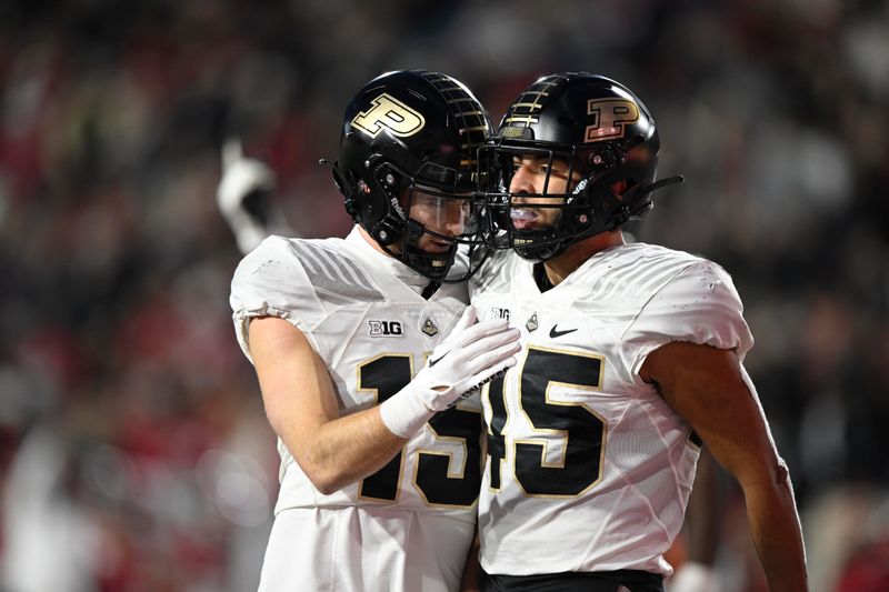 Nissan Stadium Showdown: Purdue Boilermakers Edge Tennessee Volunteers in Football Frenzy