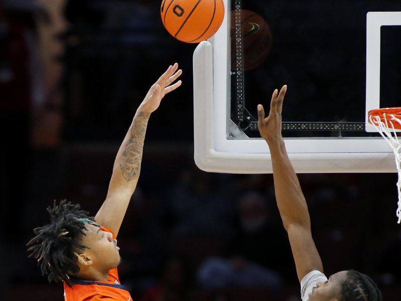 Jan 30, 2024; Columbus, Ohio, USA; Illinois Fighting Illini guard Terrence Shannon Jr. (0) scores over Ohio State Buckeyes center Felix Okpara (34) during the second half at Value City Arena. Mandatory Credit: Joseph Maiorana-USA TODAY Sports