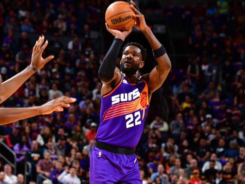 PHOENIX, AZ - OCTOBER 25: Deandre Ayton #22 of the Phoenix Suns shoots the ball during the game against the Golden State Warriors on October 25, 2022 at Footprint Center in Phoenix, Arizona. NOTE TO USER: User expressly acknowledges and agrees that, by downloading and or using this photograph, user is consenting to the terms and conditions of the Getty Images License Agreement. Mandatory Copyright Notice: Copyright 2022 NBAE (Photo by Barry Gossage/NBAE via Getty Images)