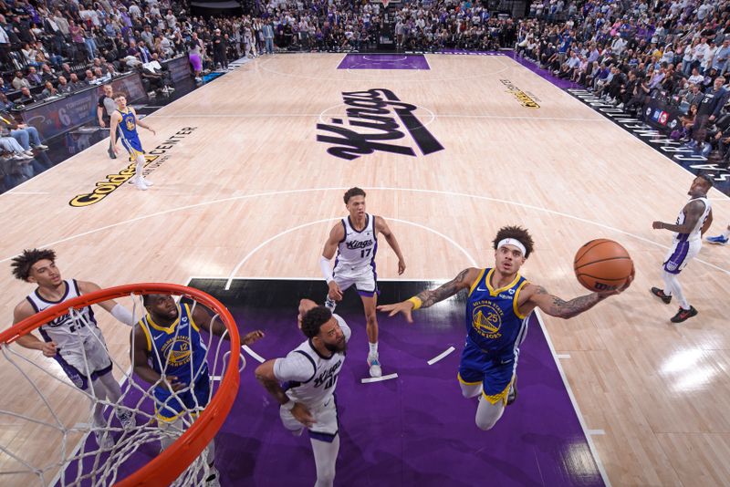 SACRAMENTO, CA - APRIL 16: Lester Quinones #25 of the Golden State Warriors drives to the basket during the game against the Sacramento Kings during the 2024 Play-In Tournament on April 16, 2024 at Golden 1 Center in Sacramento, California. NOTE TO USER: User expressly acknowledges and agrees that, by downloading and or using this Photograph, user is consenting to the terms and conditions of the Getty Images License Agreement. Mandatory Copyright Notice: Copyright 2024 NBAE (Photo by Rocky Widner/NBAE via Getty Images)