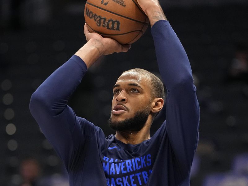 DALLAS, TEXAS - FEBRUARY 10: Daniel Gafford #21 of the Dallas Mavericks warms up before the game against the Oklahoma City Thunder at American Airlines Center on February 10, 2024 in Dallas, Texas. NOTE TO USER: User expressly acknowledges and agrees that, by downloading and or using this photograph, User is consenting to the terms and conditions of the Getty Images License Agreement. (Photo by Sam Hodde/Getty Images)