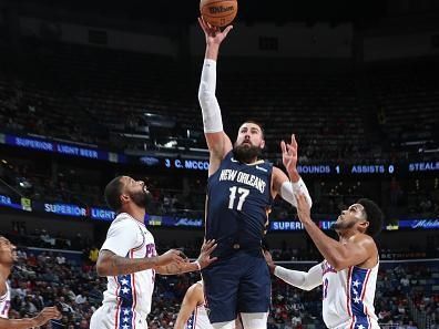 NEW ORLEANS, LA - NOVEMBER 29: Jonas Valanciunas #17 of the New Orleans Pelicans shoots the ball during the game against the Philadelphia 76ers on November 29, 2023 at the Smoothie King Center in New Orleans, Louisiana. NOTE TO USER: User expressly acknowledges and agrees that, by downloading and or using this Photograph, user is consenting to the terms and conditions of the Getty Images License Agreement. Mandatory Copyright Notice: Copyright 2023 NBAE (Photo by Layne Murdoch Jr./NBAE via Getty Images)