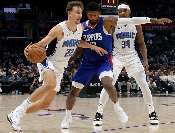 Los Angeles, CA - Magic forward Franz Wagner drives to the basket against Clippers forward Paul Groege in the second quarter of a  regular season game at Crypto.com Arena in Los Angeles on Tuesday night, Oct. 31, 2023. . (Luis Sinco / Los Angeles Times via Getty Images)