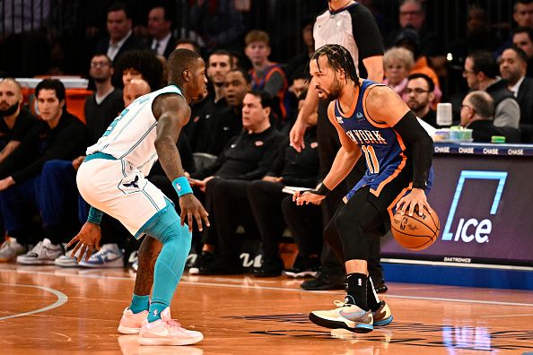 NEW YORK, NY - NOVEMBER 28: Jalen Brunson #11 of the New York Knicks dribbles the ball during the game against the Charlotte Hornets during the In-Season Tournament on November 28, 2023 at Madison Square Garden in New York City, New York.  NOTE TO USER: User expressly acknowledges and agrees that, by downloading and or using this photograph, User is consenting to the terms and conditions of the Getty Images License Agreement. Mandatory Copyright Notice: Copyright 2023 NBAE  (Photo by David Dow/NBAE via Getty Images)