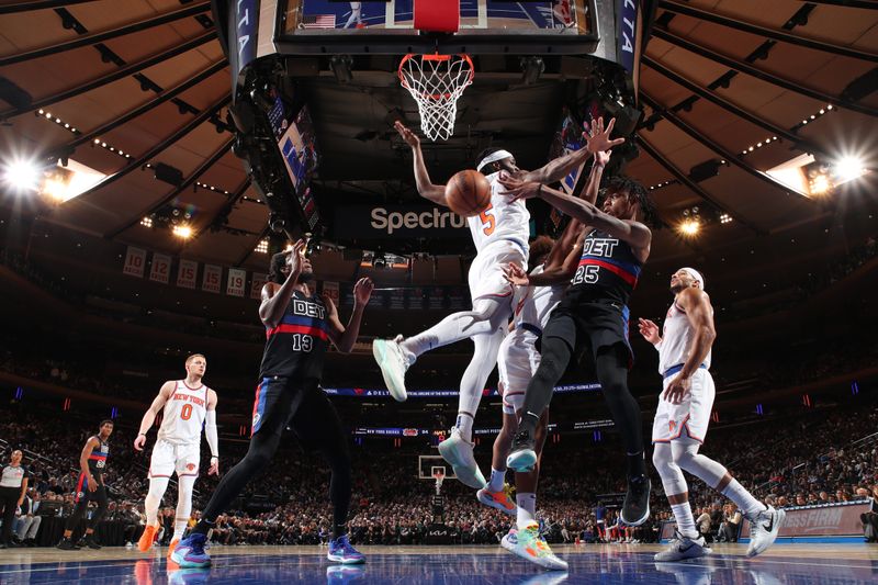 NEW YORK, NY - MARCH 25:  Marcus Sasser #25 of the Detroit Pistons passes the ball during the game against the New York Knicks on March 25, 2024 at Madison Square Garden in New York City, New York.  NOTE TO USER: User expressly acknowledges and agrees that, by downloading and or using this photograph, User is consenting to the terms and conditions of the Getty Images License Agreement. Mandatory Copyright Notice: Copyright 2024 NBAE  (Photo by David L. Nemec /NBAE via Getty Images)