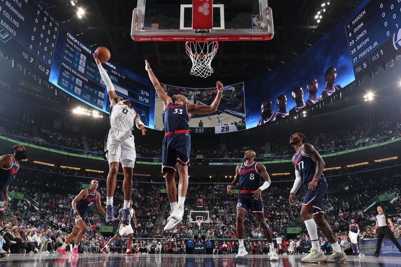 INGLEWOOD, CA - NOVEMBER 4: Keldon Johnson #0 of the San Antonio Spurs drives to the basket during the game against the LA Clippers on November 4, 2024 at Intuit Dome in Los Angeles, California. NOTE TO USER: User expressly acknowledges and agrees that, by downloading and/or using this Photograph, user is consenting to the terms and conditions of the Getty Images License Agreement. Mandatory Copyright Notice: Copyright 2024 NBAE (Photo by Nathaniel S. Butler/NBAE via Getty Images)