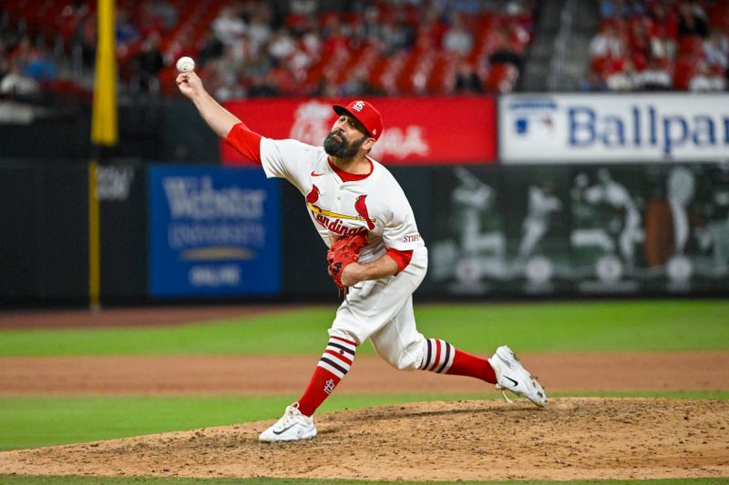 Apr 22, 2024; St. Louis, Missouri, USA;  St. Louis Cardinals relief pitcher Andrew Kittredge (27) pitches against the Arizona Diamondbacks during the eighth inning at Busch Stadium. Mandatory Credit: Jeff Curry-USA TODAY Sports