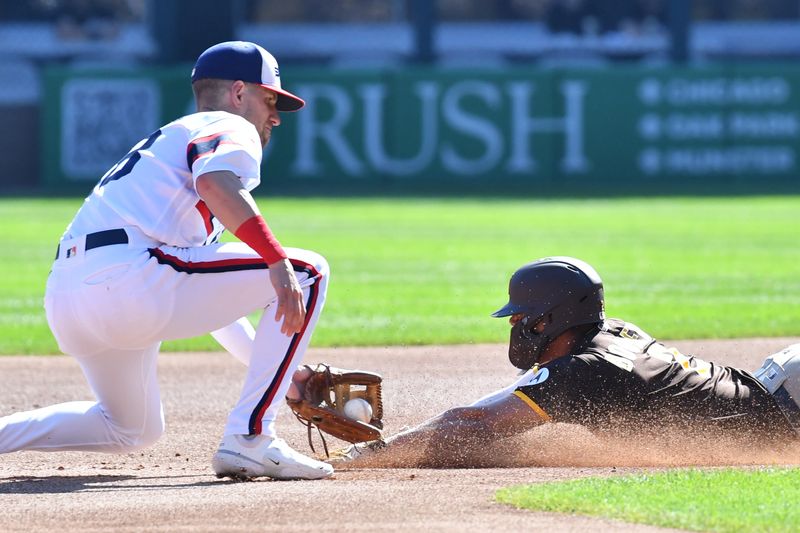 Oct 1, 2023; Chicago, Illinois, USA; Chicago White Sox second baseman Zach Remillard (28) tags out San Diego Padres shortstop Xander Bogaerts (2) while caught stealing during the first inning at Guaranteed Rate Field. Mandatory Credit: Patrick Gorski-USA TODAY Sports