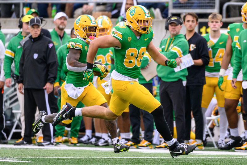 Oct 21, 2023; Eugene, Oregon, USA; Oregon Ducks tight end Patrick Herbert (88) blocks downfield for running back Bucky Irving (0) during the third quarter against the Washington State Cougars at Autzen Stadium. Mandatory Credit: Craig Strobeck-USA TODAY Sports