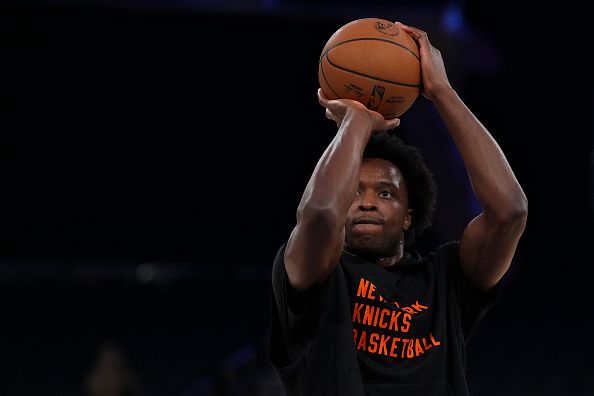 NEW YORK, NEW YORK - JANUARY 1: OG Anunoby #8 of the New York Knicks warms up prior to the game against the Minnesota Timberwolves at Madison Square Garden on January 1, 2024 in New York City. NOTE TO USER: User expressly acknowledges and agrees that, by downloading and or using this photograph, User is consenting to the terms and conditions of the Getty Images License Agreement. (Photo by Mitchell Leff/Getty Images)