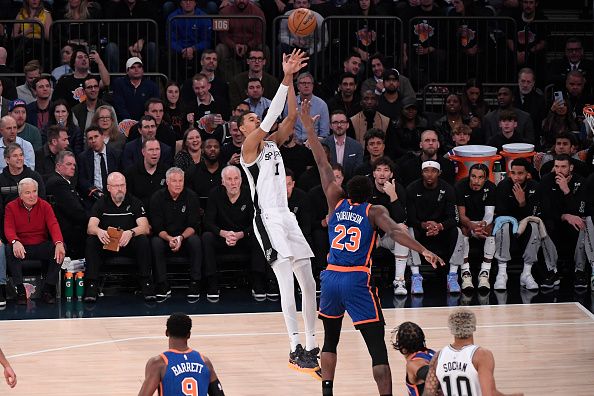 Can the New York Knicks Outshine the San Antonio Spurs at Frost Bank Center?