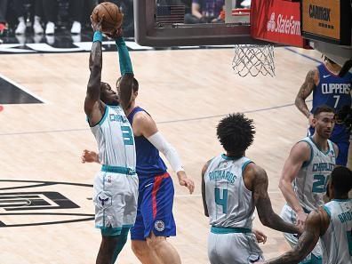 LOS ANGELES, CA - DECEMBER 26:  Terry Rozier #3 of the Charlotte Hornets grabs the rebound during the game  on December 26, 2023 at Crypto.Com Arena in Los Angeles, California. NOTE TO USER: User expressly acknowledges and agrees that, by downloading and/or using this Photograph, user is consenting to the terms and conditions of the Getty Images License Agreement. Mandatory Copyright Notice: Copyright 2023 NBAE (Photo by Juan Ocampo/NBAE via Getty Images)