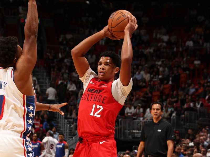 MIAMI, FL - NOVEMBER 18: Dru Smith #12 of the Miami Heat handles the ball during the game against the Philadelphia 76ers on November 18, 2024 at Kaseya Center in Miami, Florida. NOTE TO USER: User expressly acknowledges and agrees that, by downloading and or using this Photograph, user is consenting to the terms and conditions of the Getty Images License Agreement. Mandatory Copyright Notice: Copyright 2024 NBAE (Photo by Issac Baldizon/NBAE via Getty Images)