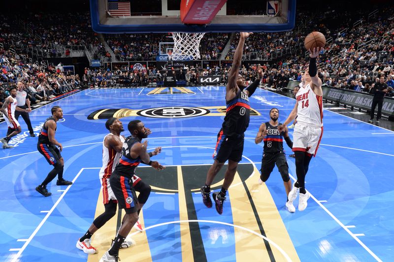 DETROIT, MI - NOVEMBER 12: Tyler Herro #14 of the Miami Heat drives to the basket during the game against the Detroit Pistons during the Emirates NBA Cup game on November 12, 2024 at Little Caesars Arena in Detroit, Michigan. NOTE TO USER: User expressly acknowledges and agrees that, by downloading and/or using this photograph, User is consenting to the terms and conditions of the Getty Images License Agreement. Mandatory Copyright Notice: Copyright 2024 NBAE (Photo by Chris Schwegler/NBAE via Getty Images)