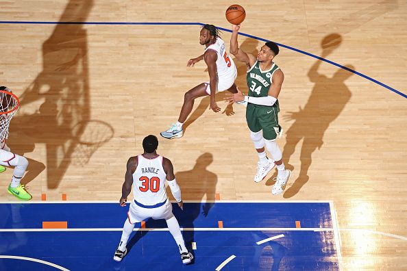 NEW YORK, NY - DECEMBER 25: Giannis Antetokounmpo #34 of the Milwaukee Bucks shoots the ball during the game against the New York Knicks on December 25, 2023 at Madison Square Garden in New York City, New York.  NOTE TO USER: User expressly acknowledges and agrees that, by downloading and or using this photograph, User is consenting to the terms and conditions of the Getty Images License Agreement. Mandatory Copyright Notice: Copyright 2023 NBAE  (Photo by Nathaniel S. Butler/NBAE via Getty Images)