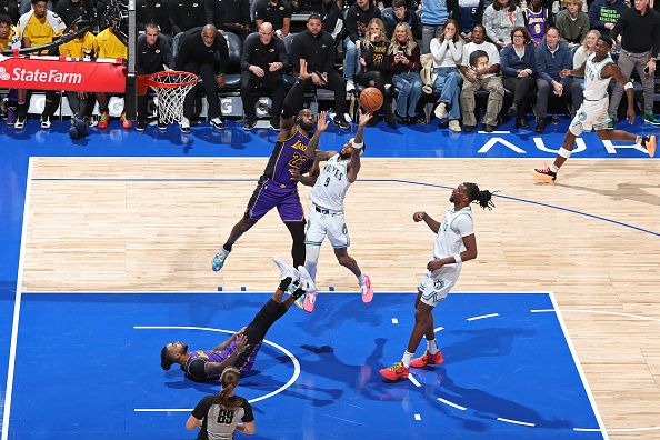 MINNEAPOLIS, MN -  DECEMBER 30: Nickeil Alexander-Walker #9 of the Minnesota Timberwolves drives to the basket during the game against the Los Angeles Lakers on December 30, 2023 at Target Center in Minneapolis, Minnesota. NOTE TO USER: User expressly acknowledges and agrees that, by downloading and or using this Photograph, user is consenting to the terms and conditions of the Getty Images License Agreement. Mandatory Copyright Notice: Copyright 2023 NBAE (Photo by David Sherman/NBAE via Getty Images)