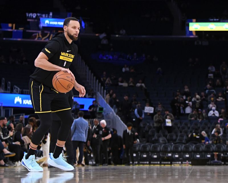 SAN FRANCISCO, CA - MARCH 20: Stephen Curry #30 of the Golden State Warriors warms up before the game against the Toronto Raptors on March 20, 2025 at Chase Center in San Francisco, California. NOTE TO USER: User expressly acknowledges and agrees that, by downloading and or using this photograph, user is consenting to the terms and conditions of Getty Images License Agreement. Mandatory Copyright Notice: Copyright 2025 NBAE(Photo by Noah Graham/NBAE via Getty Images)