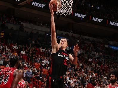 MIAMI, FL - DECEMBER 16: Duncan Robinson #55 of the Miami Heat shoots the ball during the game against the Chicago Bulls on December 16, 2023 at Kaseya Center in Miami, Florida. NOTE TO USER: User expressly acknowledges and agrees that, by downloading and or using this Photograph, user is consenting to the terms and conditions of the Getty Images License Agreement. Mandatory Copyright Notice: Copyright 2023 NBAE (Photo by Issac Baldizon/NBAE via Getty Images)