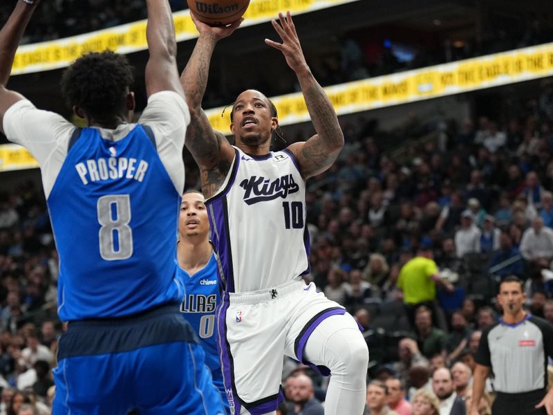 DALLAS, TX - FEBRUARY 10: DeMar DeRozan #10 of the Sacramento Kings shoots the ball during the game against the Dallas Mavericks on February 10, 2025 at American Airlines Center in Dallas, Texas. NOTE TO USER: User expressly acknowledges and agrees that, by downloading and or using this photograph, User is consenting to the terms and conditions of the Getty Images License Agreement. Mandatory Copyright Notice: Copyright 2025 NBAE (Photo by Glenn James/NBAE via Getty Images)