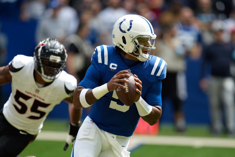 Indianapolis Colts quarterback Anthony Richardson (5) looks for a receiver during the first half of an NFL football game against the Houston Texans, Sunday, Sept. 8, 2024, in Indianapolis. (AP Photo/Darron Cummings)