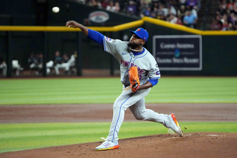 Aug 28, 2024; Phoenix, Arizona, USA; New York Mets pitcher Luis Severino (40) pitches against the Arizona Diamondbacks during the first inning at Chase Field. Mandatory Credit: Joe Camporeale-USA TODAY Sports