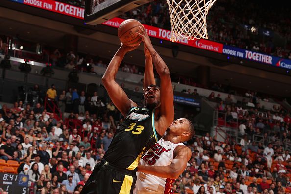 MIAMI, FL - DECEMBER 2: Myles Turner #33 of the Indiana Pacers shoots the ball during the game against the Miami Heat on December 2, 2023 at Kaseya Center in Miami, Florida. NOTE TO USER: User expressly acknowledges and agrees that, by downloading and or using this Photograph, user is consenting to the terms and conditions of the Getty Images License Agreement. Mandatory Copyright Notice: Copyright 2023 NBAE (Photo by Issac Baldizon/NBAE via Getty Images)