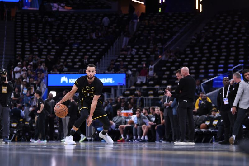 SAN FRANCISCO, CA - NOVEMBER 15: Stephen Curry #30 of the Golden State Warriors warms up before the game against the Memphis Grizzlies during the Emirates NBA Cup game on November 15, 2024 at Chase Center in San Francisco, California. NOTE TO USER: User expressly acknowledges and agrees that, by downloading and or using this photograph, user is consenting to the terms and conditions of Getty Images License Agreement. Mandatory Copyright Notice: Copyright 2024 NBAE (Photo by Noah Graham/NBAE via Getty Images)