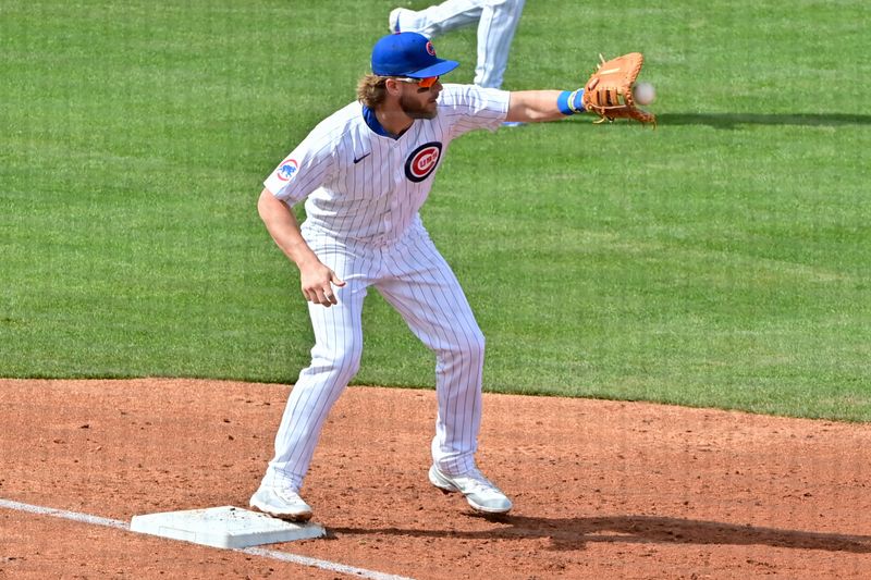 Cubs' Seventh Inning Surge Silences Royals at Wrigley Field