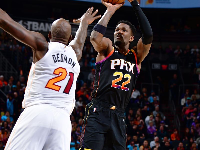 PHOENIX, AZ - JANUARY 6: Deandre Ayton #22 of the Phoenix Suns shoots the ball during the game against the Miami Heat on January 6, 2023 at Footprint Center in Phoenix, Arizona. NOTE TO USER: User expressly acknowledges and agrees that, by downloading and or using this photograph, user is consenting to the terms and conditions of the Getty Images License Agreement. Mandatory Copyright Notice: Copyright 2022 NBAE (Photo by Barry Gossage/NBAE via Getty Images)