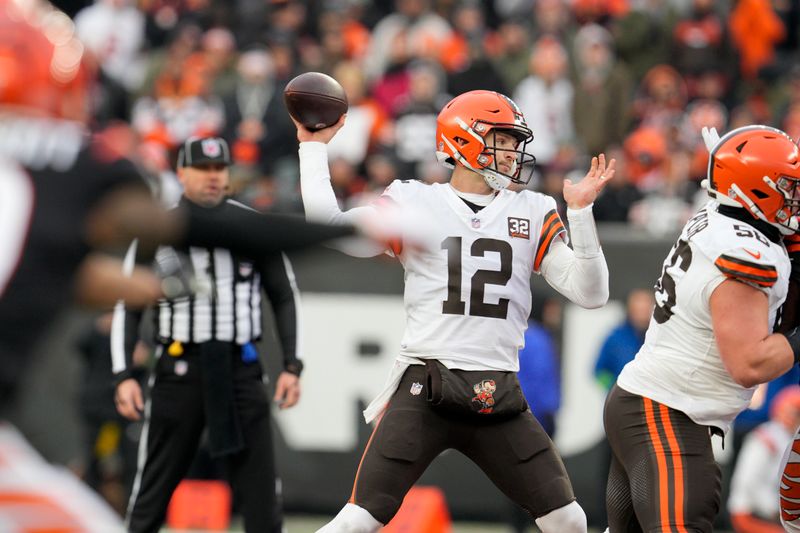 Cleveland Browns quarterback Jeff Driskel looks to throw during an NFL football game against the Cincinnati Bengals, Sunday, Jan. 7, 2024, in Cincinnati. (AP Photo/Jeff Dean)