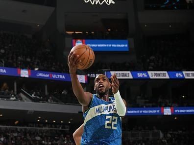 MILWAUKEE, WI - NOVEMBER 24: Khris Middleton #22 of the Milwaukee Bucks drives to the basket during the game against the Washington Wizards during the In-Season Tournament on November 24, 2023 at the Fiserv Forum Center in Milwaukee, Wisconsin. NOTE TO USER: User expressly acknowledges and agrees that, by downloading and or using this Photograph, user is consenting to the terms and conditions of the Getty Images License Agreement. Mandatory Copyright Notice: Copyright 2023 NBAE (Photo by Gary Dineen/NBAE via Getty Images).