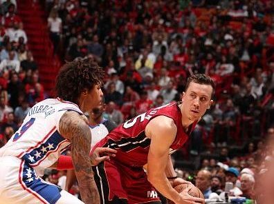 MIAMI, FL - DECEMBER 25:  Duncan Robinson #55 of the Miami Heat handles the ball during the game  on December 25, 2023 at Kaseya Center Arena in Miami, Florida. NOTE TO USER: User expressly acknowledges and agrees that, by downloading and or using this Photograph, user is consenting to the terms and conditions of the Getty Images License Agreement. Mandatory Copyright Notice: Copyright 2023 NBAE (Photo by Issac Baldizon/NBAE via Getty Images)