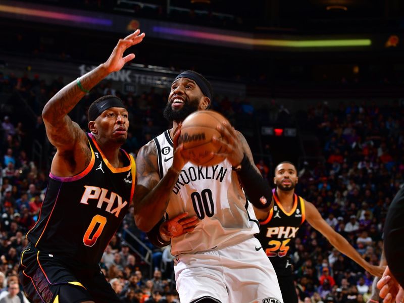 PHOENIX, AZ - JANUARY 19: Royce O'Neale #00 of the Brooklyn Nets drives to the basket during the game against the Phoenix Suns on January 19, 2023 at Footprint Center in Phoenix, Arizona. NOTE TO USER: User expressly acknowledges and agrees that, by downloading and or using this Photograph, user is consenting to the terms and conditions of the Getty Images License Agreement. Mandatory Copyright Notice: Copyright 2023 NBAE (Photo by Barry Gossage/NBAE via Getty Images).