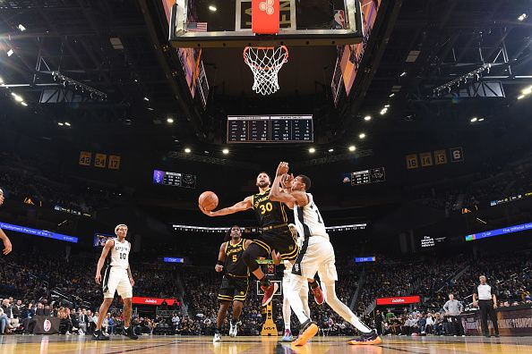 SAN FRANCISCO, CA - NOVEMBER 24:  Stephen Curry #30 of the Golden State Warriors goes to the basket during the game during the in-Season Tournament on November 24, 2023 at Chase Center in San Francisco, California. NOTE TO USER: User expressly acknowledges and agrees that, by downloading and or using this photograph, user is consenting to the terms and conditions of Getty Images License Agreement. Mandatory Copyright Notice: Copyright 2023 NBAE (Photo by Noah Graham/NBAE via Getty Images)