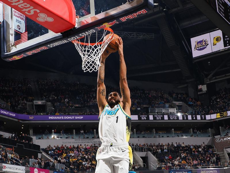 INDIANAPOLIS, IN - NOVEMBER 17: Obi Toppin #1 of the Indiana Pacers dunks the ball during the game against the Miami Heat on November 17, 2024 at Gainbridge Fieldhouse in Indianapolis, Indiana. NOTE TO USER: User expressly acknowledges and agrees that, by downloading and or using this Photograph, user is consenting to the terms and conditions of the Getty Images License Agreement. Mandatory Copyright Notice: Copyright 2024 NBAE (Photo by Ron Hoskins/NBAE via Getty Images)