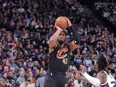 SACRAMENTO, CA - NOVEMBER 13: Donovan Mitchell #45 of the Cleveland Cavaliers shoots a three point basket against the Sacramento Kings on November 13, 2023 at Golden 1 Center in Sacramento, California. NOTE TO USER: User expressly acknowledges and agrees that, by downloading and or using this Photograph, user is consenting to the terms and conditions of the Getty Images License Agreement. Mandatory Copyright Notice: Copyright 2023 NBAE (Photo by Rocky Widner/NBAE via Getty Images)