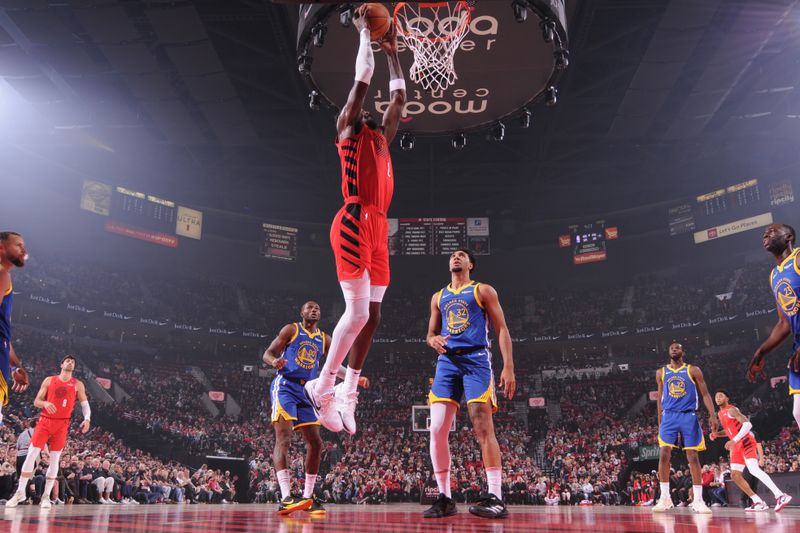 PORTLAND, OR - OCTOBER 23: Deandre Ayton #2 of the Portland Trail Blazers dunks the ball during the game against the Golden State Warriors on October 23, 2024 at the Moda Center Arena in Portland, Oregon. NOTE TO USER: User expressly acknowledges and agrees that, by downloading and or using this photograph, user is consenting to the terms and conditions of the Getty Images License Agreement. Mandatory Copyright Notice: Copyright 2024 NBAE (Photo by Cameron Browne/NBAE via Getty Images)