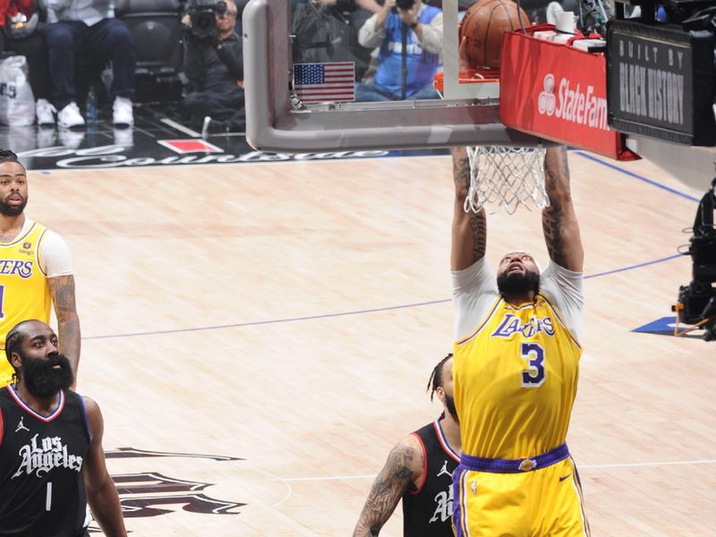 LOS ANGELES, CA - FEBRUARY 28: Anthony Davis #3 of the Los Angeles Lakers dunks the ball during the game against the LA Clippers on February 28, 2024 at Crypto.Com Arena in Los Angeles, California. NOTE TO USER: User expressly acknowledges and agrees that, by downloading and/or using this Photograph, user is consenting to the terms and conditions of the Getty Images License Agreement. Mandatory Copyright Notice: Copyright 2024 NBAE (Photo by Andrew D. Bernstein/NBAE via Getty Images)