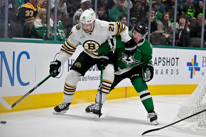 Nov 6, 2023; Dallas, Texas, USA; Boston Bruins left wing James van Riemsdyk (21) and Dallas Stars center Sam Steel (18) chase the puck during the first period at the American Airlines Center. Mandatory Credit: Jerome Miron-USA TODAY Sports