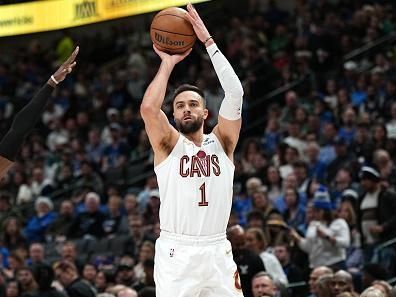 DALLAS, TX - DECEMBER 27: Max Strus #1 of the Cleveland Cavaliers shoots the ball during the game against the Dallas Mavericks on December 27, 2023 at the American Airlines Center in Dallas, Texas. NOTE TO USER: User expressly acknowledges and agrees that, by downloading and or using this photograph, User is consenting to the terms and conditions of the Getty Images License Agreement. Mandatory Copyright Notice: Copyright 2023 NBAE (Photo by Glenn James/NBAE via Getty Images)