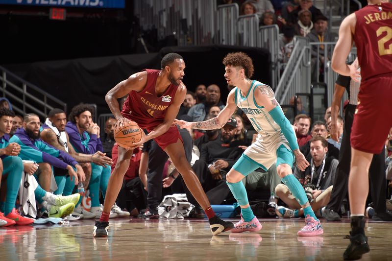 CLEVELAND, OH - JANUARY 5: Evan Mobley #4 of the Cleveland Cavaliers handles the ball during the game against the Charlotte Hornets on January 5, 2025 at Rocket Mortgage FieldHouse in Cleveland, Ohio. NOTE TO USER: User expressly acknowledges and agrees that, by downloading and/or using this Photograph, user is consenting to the terms and conditions of the Getty Images License Agreement. Mandatory Copyright Notice: Copyright 2025 NBAE (Photo by David Liam Kyle/NBAE via Getty Images)