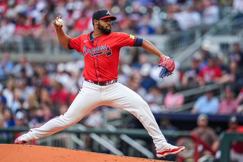 May 31, 2024; Cumberland, Georgia, USA; Atlanta Braves starting pitcher Reynaldo Lopez (40) pitches against the Oakland Athletics during the second inning at Truist Park. Mandatory Credit: Dale Zanine-USA TODAY Sports