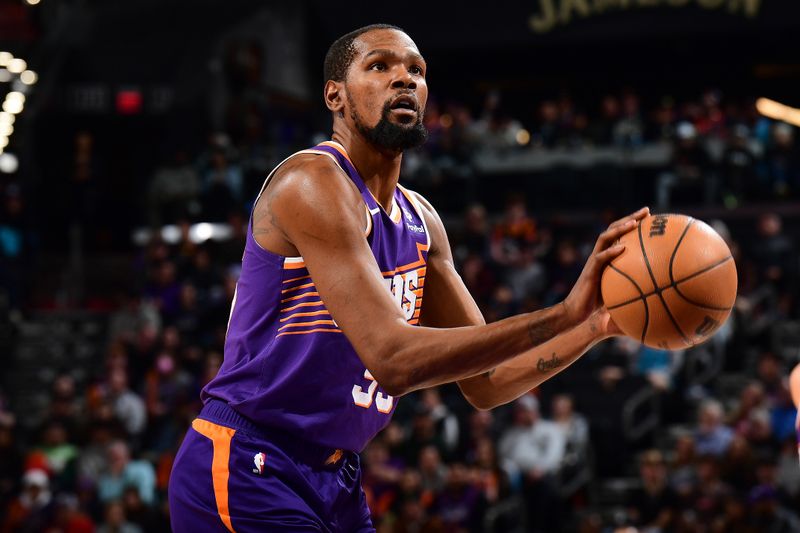 PHOENIX, AZ - JANUARY  7: Kevin Durant #35 of the Phoenix Suns shoots a free throw during the game against the Memphis Grizzlies on January 7, 2024 at Footprint Center in Phoenix, Arizona. NOTE TO USER: User expressly acknowledges and agrees that, by downloading and or using this photograph, user is consenting to the terms and conditions of the Getty Images License Agreement. Mandatory Copyright Notice: Copyright 2024 NBAE (Photo by Kate Frese/NBAE via Getty Images)